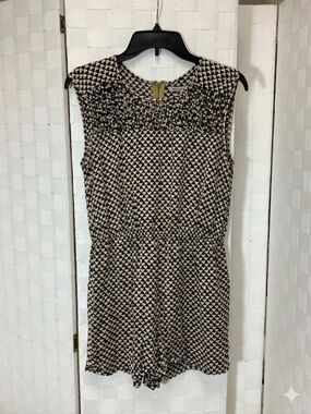 Super Cute & Soft AMERICAN RAG Romance Romper Cream Black w back yellow zip SZ L